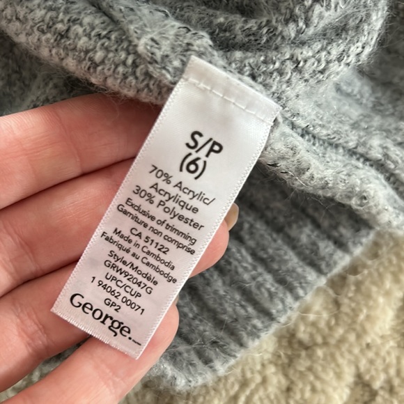 NWOT kids’ sweater - Picture 2 of 2